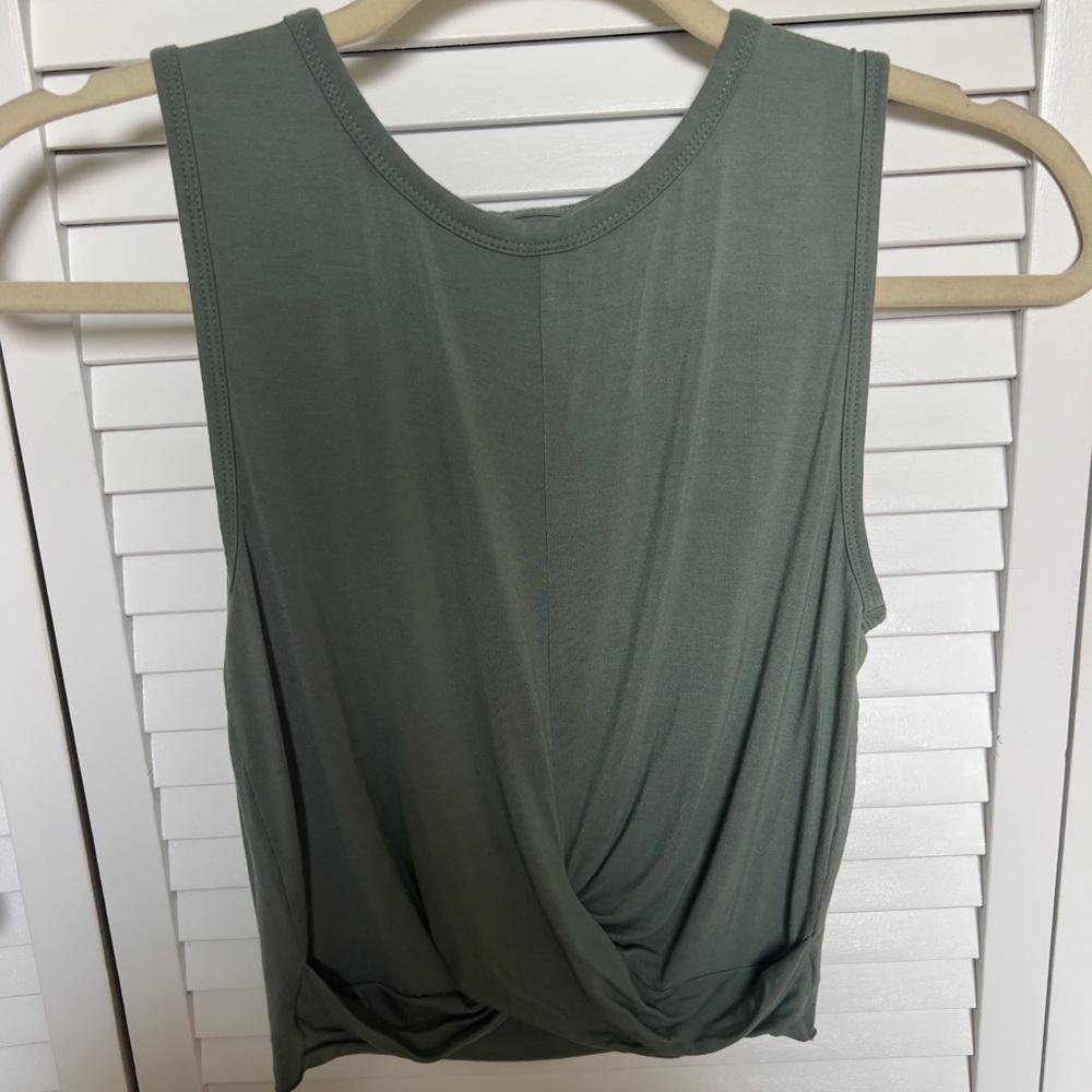 [Unworn] ALO Yoga Cover Tank Top - Moss